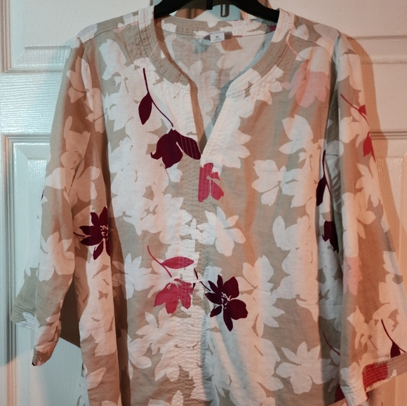 Liz Claiborne 3/4 sleeve top - Picture 2 of 4